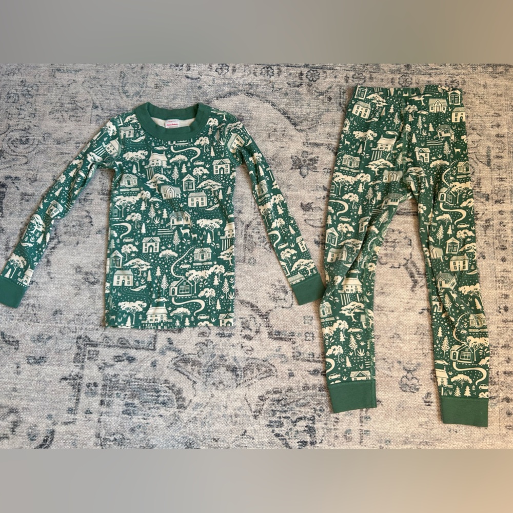 Hanna Andersson size 5 pajamas